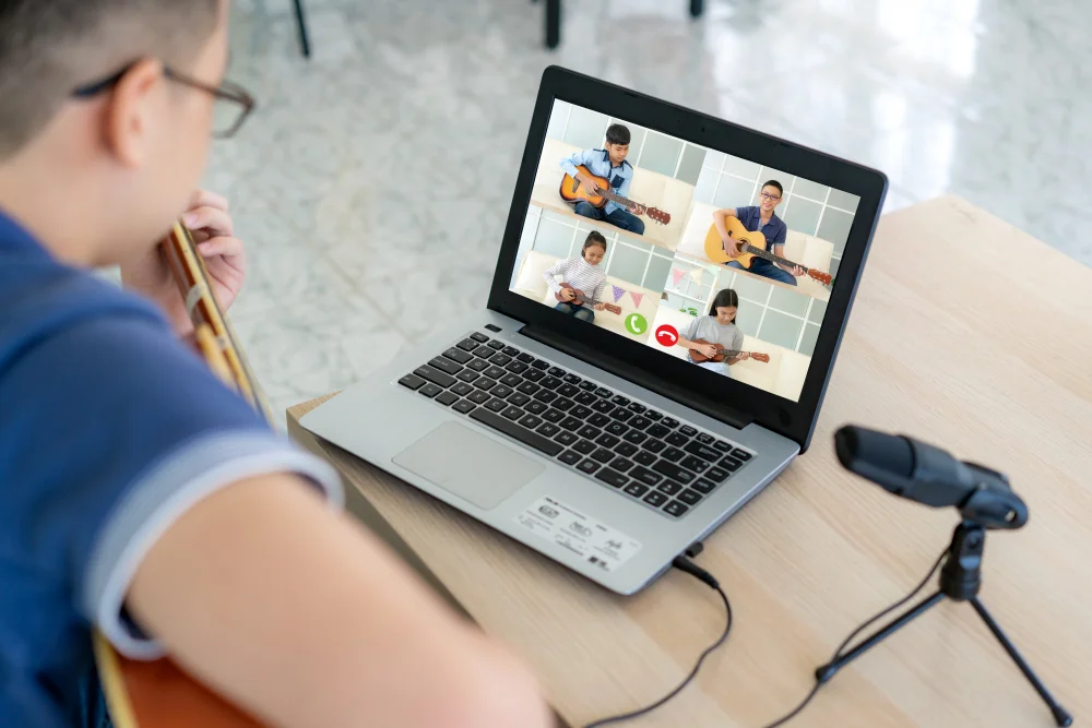Student learning music online from home