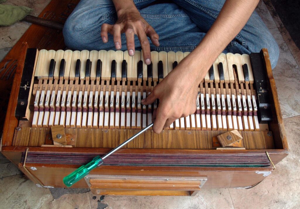 Repair harmonium soulful musik academy