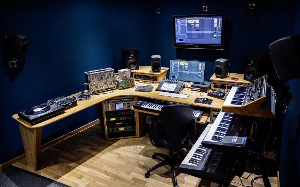 Synthesizer practice room mumbai
